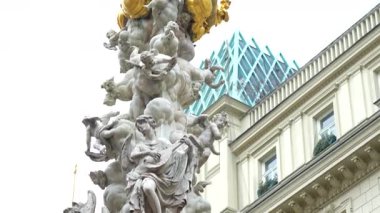 20 Ocak 2025 'te Veba Sütunu Viyana' sında barok figürlerin ve Latince yazıtların kapanışı