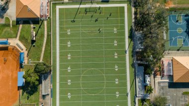 Coral Springs Florida 'daki futbol sahası ve kortlarının insansız hava aracı görüntüleri.