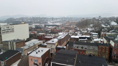 18 Şubat 2026 Easton Pensilvanya ABD şehir merkezinin hava görüntüsü sadece kış editoryal kullanımı