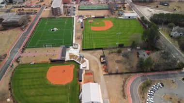 Pembroke NC ABD 24 Şubat 2026 yakınlarındaki futbol ve beyzbol sahalarının insansız hava aracı görüntüsü