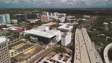 Orlando şehir merkezinin havadan görünüşü tarihi kilise ve kentsel bloklarla dolu.