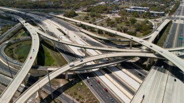 Çok katmanlı üstgeçitlerle karmaşık otoyol değişimi