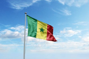 Senegal mavi gökyüzü arka plan üzerinde sallayarak bayrak