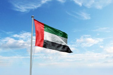 Birleşik Arap Emirlikleri bayrağı bulutlu mavi gökyüzü arka planında dalgalanıyor. Cumhuriyet Günü ve Bağımsızlık Günü için Birleşik Arap Emirlikleri bayrağı.