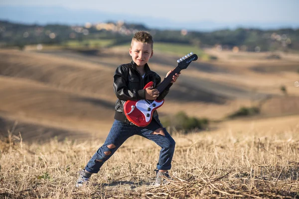 rock çocuk oyuncak gustar oynarken