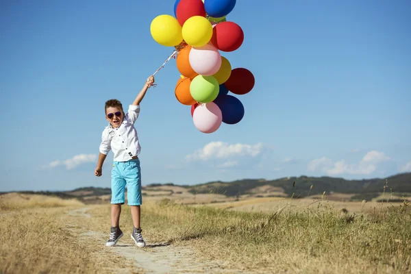 Chlapec s balónky Stock Obrázky
