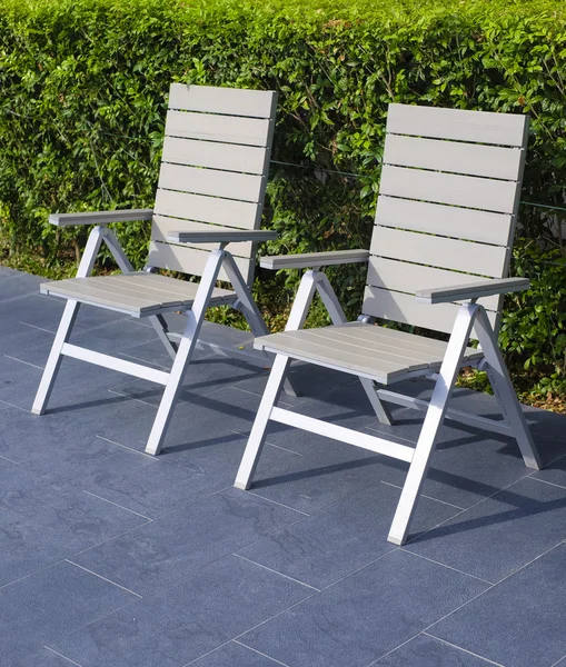 Yeşil bitki ile rahatlatıcı sandalye