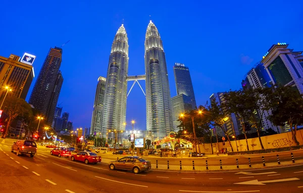 Petronas İkiz Kuleleri