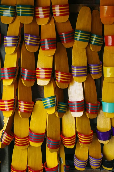 renkli tahta takunya