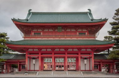 Kyoto Japonya 'daki Renkli Turuncu Budist Tapınağı Heian Tapınağı