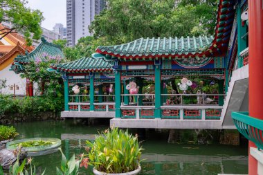 Wong Tai Sin Tapınağındaki güzel yemyeşil bahçe.