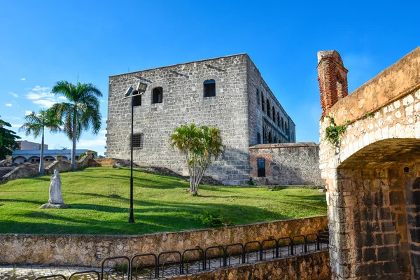 Alcázar de Colón y Plaza de España en Santo Domingo, República Dominicana . —  Fotos de Stock