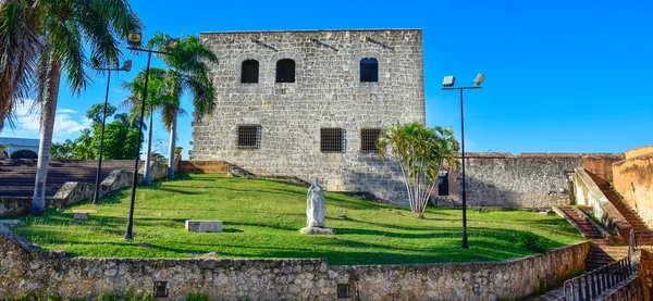 Alcázar de Colón y Plaza de España en Santo Domingo, República Dominicana . — Foto de Stock