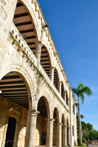 Alcazar de Colon i plac hiszpański (Plaza de Espana) w Santo Domingo, Dominikana. — Zdjęcie stockowe