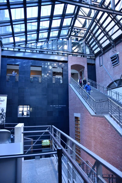 Internal view of the Holocaust Memorial Museum in Washington DC, USA. — Stock Photo, Image