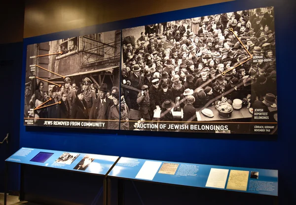 Vue intérieure du musée commémoratif de l'Holocauste à Washington DC, États-Unis . — Photo