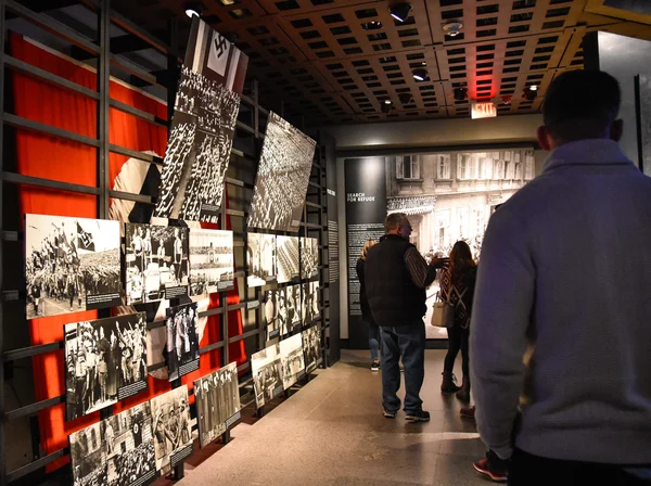 Vista interna do Museu Memorial do Holocausto em Washington DC, EUA . — Fotografia de Stock