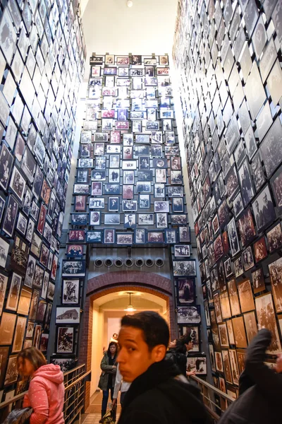 Vista interna del Museo Memorial del Holocausto en Washington DC, EE.UU. . — Foto de Stock