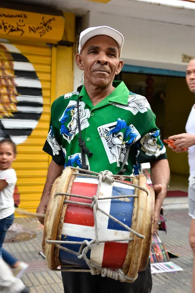 Santo Domingo, Repubblica Dominicana - 24 gennaio 2016: Merengueros in Calle el Conde, Zona Coloniale — Foto Stock