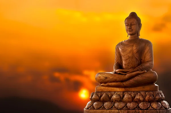 Buddha a západ slunce — Stock fotografie