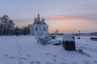 Suzdal adasında kış sabahı.