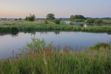 Köydeki gölün akşam manzarası..