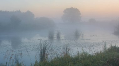 sabah sis göl üzerinde