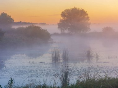 Gölde güzel bir gün batımı