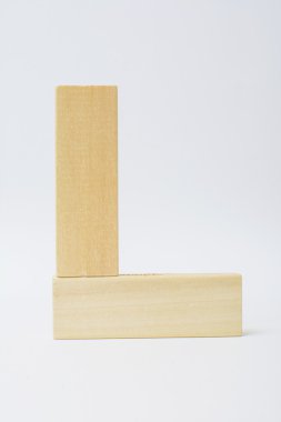 oyun harf L izole beyaz arka plan üzerinde ahşap bloklar