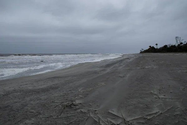 Fırtına Sırasında Kum Ağır Dalgalar Esiyor Atlantik Sahili Sahili Yatay — Stok fotoğraf