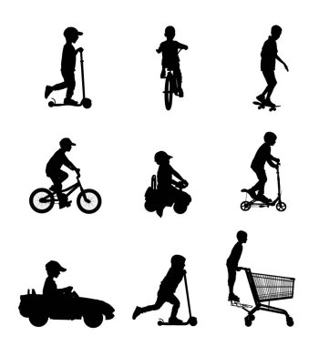 Kaykaycı çocuk ve kaykaycı arkadaş vektör siluetine yalnız biniyorlar. Çocuklar mutlu çocuklar açık hava sporlarından hoşlanırlar. Kaykay çocuk kaykayı. Çocuk scooter kullanıyor. Çocuk bisiklete biniyor. Arabada yeni yürümeye başlayan çocuk.