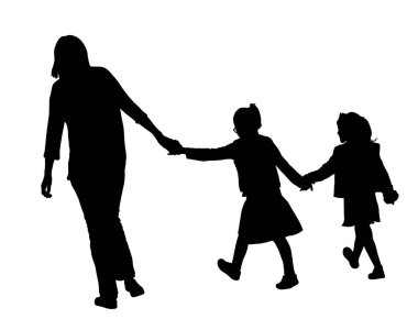 Torunlarını gezdiren büyükanne kızlar el ele tutuşup siluet resimlerini izole ederler. Büyükannenle mutlu aile kızları. Kardeş yakınlığı. Bebek bakıcısı, yaşlı kadın ve çocuklar. Annenin el ele tutuşması, kızların şekli..