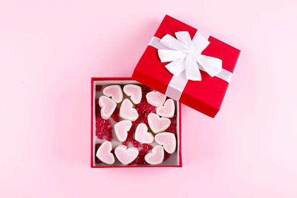 Caja Regalo Con Dulce Corazón Para Día San Valentín Piso — Foto de Stock