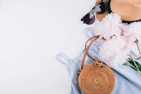 Woman Travel Accessories Dress Rattan Bag Straw Hat Peony Flowers — Stock Photo, Image