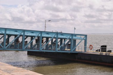 Demir cevheri yüklemek için kargo terminali.