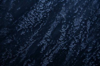 Beton bir levhanın pürüzlü yüzeyi, yüksek büyütmede. Arkaplan, doku