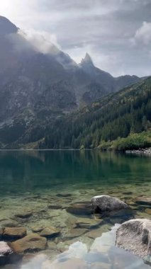 Dağ Gölü ve Doğa Manzarası