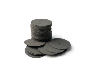 Zımpara aleti için cilalama araçları ayarlandı. Parlatıcı tekerlekleri, aşındırıcı diskleri, küçük aşındırıcı ekipmanları olan mini matkap aksesuarları.