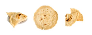 Düz Wheaten Düz Ekmek Koleksiyonu Beyaz Arkaplanda İzole Edildi. Taze ev yapımı, Pita Ekmeği, Chapati, Naan veya Tortilla olarak da bilinir.