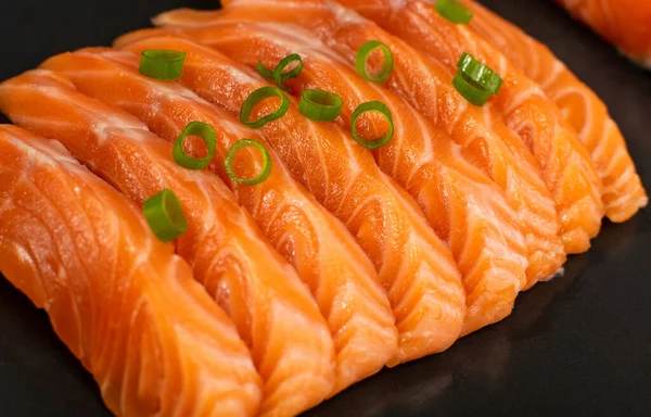 Частини Raw Salmon Fillet Black Plate Background Closeup Macro Shot — стокове фото