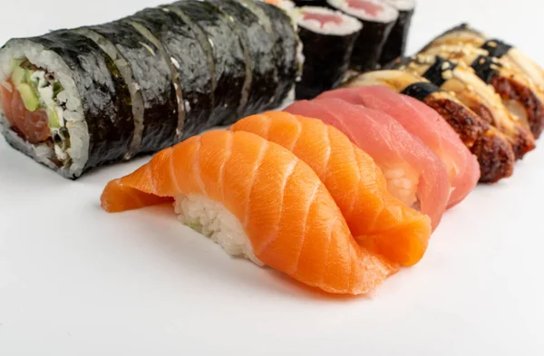 Set Med Olika Japanska Sushi Mat Ovanifrån Nigiri Nori Maki — Stockfoto