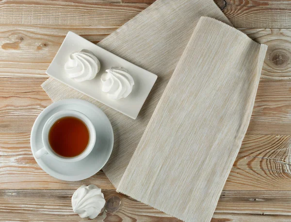 Weiße Und Rosa Baiser Kekse Von Oben Traditionelle Schneebesen Merengues — Stockfoto