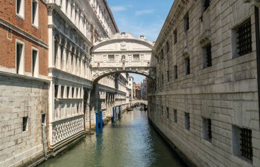 İtalya, Venedik 23 Temmuz 2020: Yazın Meşhur İtalyan Venedik 'in Editör Görüntüsü. İç Çekmeler Köprüsü