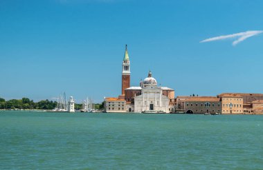 İtalya, Venedik 23 Temmuz 2020: Yazın Meşhur İtalyan Venedik 'in Editör Görüntüsü. San Giorgio Maggiore Adası 'ndaki Venedik lagününden görüntü