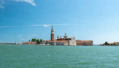 İtalya, Venedik 23 Temmuz 2020: Yazın Meşhur İtalyan Venedik 'in Editör Görüntüsü. San Giorgio Maggiore Adası 'ndaki Venedik lagününden görüntü