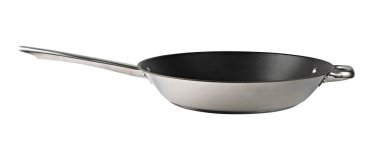 Non Stick kızartma tavası Beyaz Arkaplan Görünümü 'nde izole edildi. Metal Saplı Yeni Boş Siyah Çubuksuz Mutfak Malzemesi