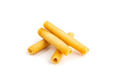 Çıtır Gofretler Beyaz Arkaplanda izole edilmiş. Çıtır Uzun Bisküvi Parmaklar, Kurabiye Tüpleri, Rolls, Tatlı Şeker Fırını