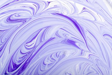 Sıvı mermer boya dokusu. Moda tasarımı, mor, menekşe rengi difüzyonu için pastel girdaplı akrilik desenler