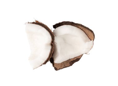 Hindistan cevizi parçaları, kırılmış hindistan cevizi, izole edilmiş taze tropikal palmiye ağaçları, açık hindistan cevizi kesikleri, doğal süt, beyaz arka planda yağ bileşeni.