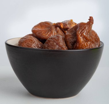 Kuru İncirli, Kurutulmuş Ficus Carica Meyvesi, Tatlı Sağlıklı Diyet, Tropikal Tatlı, Buruşuk Kurutulmuş Atıştırmalık, Beyaz Arkaplanda Kuru İncirler